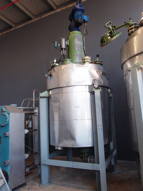 Glass Lined Jacketed Mixing Batch Reactor, Capacity: 2,500Lt