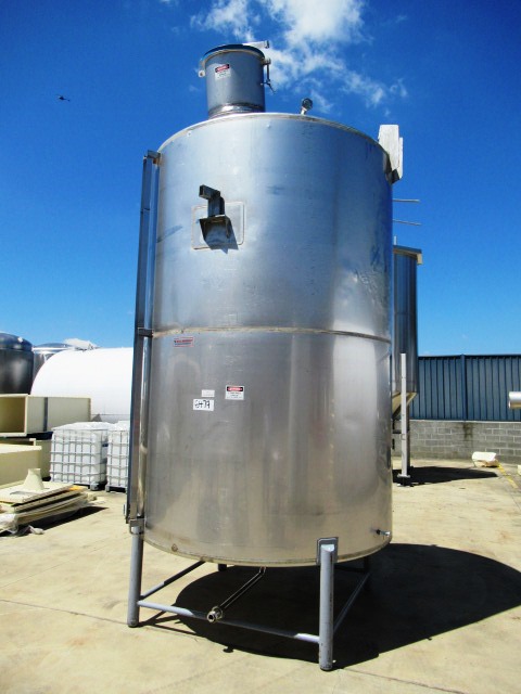 Stainless Steel Storage Tank (Vertical), Capacity: 10,500Lt