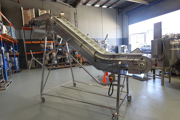 Incline Cleated Belt Conveyor, 3950mm L x 500mm W x 2600mm H