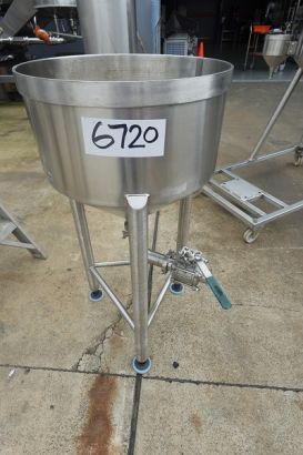 Vertical Stainless Steel Storage Tank, 90 Lt, 490mm Dia x 250mm H straight + 300mm cone