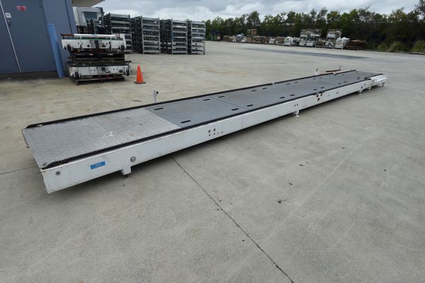 Pallet Chain Conveyor, 8840mm L x 1070mm W x 360mm H
