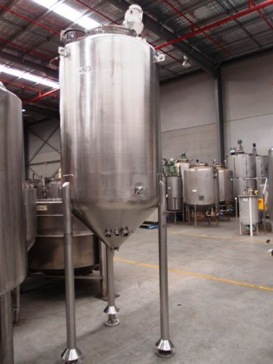 Stainless Steel Mixing Tank (Vertical), Capacity: 1,500Lt